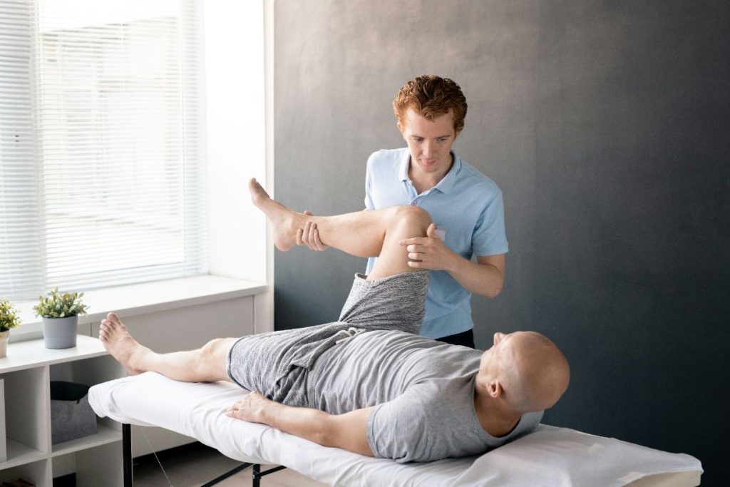 Chiropractor vs Physiotherapy: Which Is Right for You?